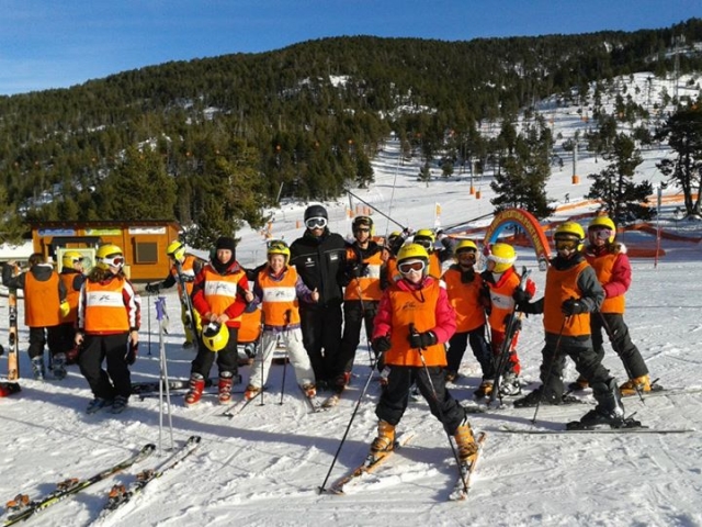 prêts à skier dans la neige